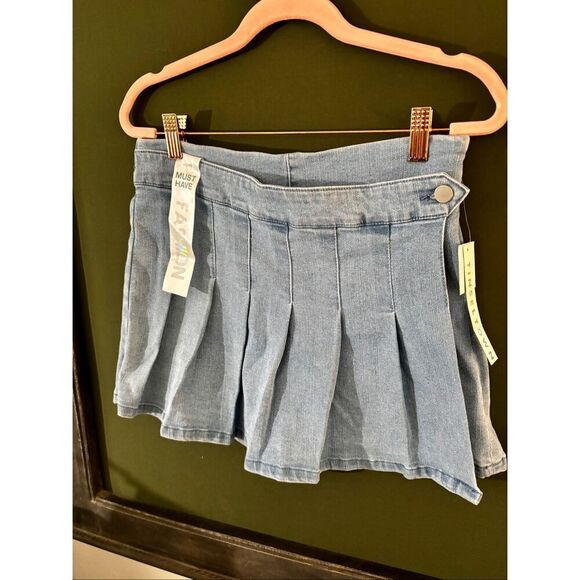 Tinseltown Mini Skort - Picture 2 of 10